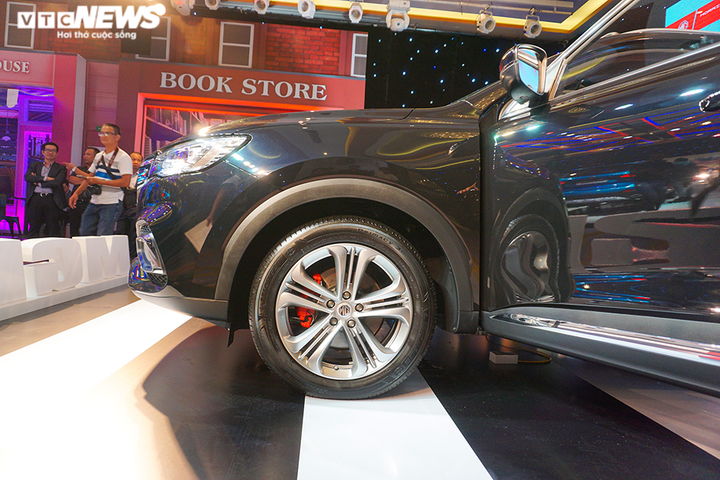 MG HS - mẫu xe SUV đối thủ của Hyundai Tucson, Mazda CX-5 có gì đặc biệt? - 5