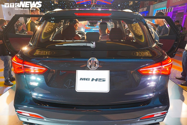 MG HS - mẫu xe SUV đối thủ của Hyundai Tucson, Mazda CX-5 có gì đặc biệt? - 6