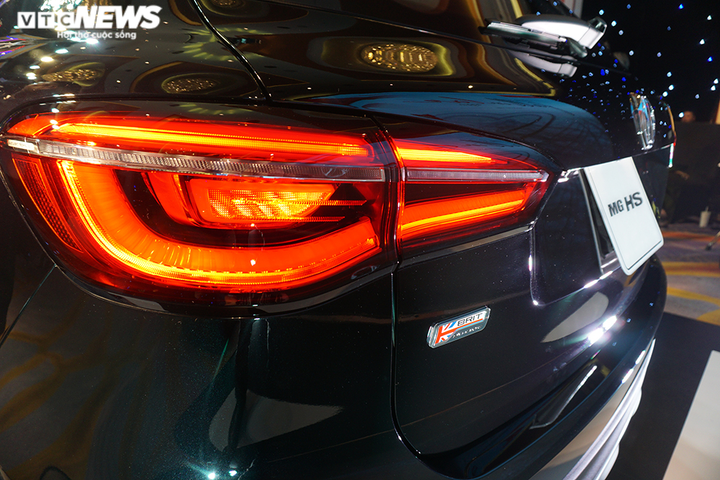MG HS - mẫu xe SUV đối thủ của Hyundai Tucson, Mazda CX-5 có gì đặc biệt? - 7