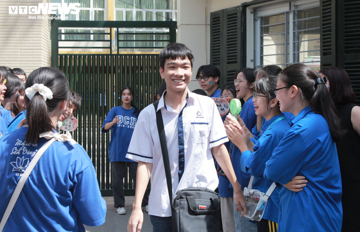 Đề Toán thi vào lớp 10 dễ, thí sinh nộp bài trước một tiếng - 1