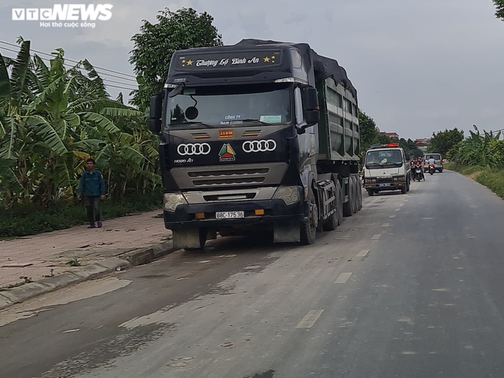 Công ty ở Bắc Ninh ngang nhiên múc trộm đất sét, chính quyền xử lý ra sao? - 3