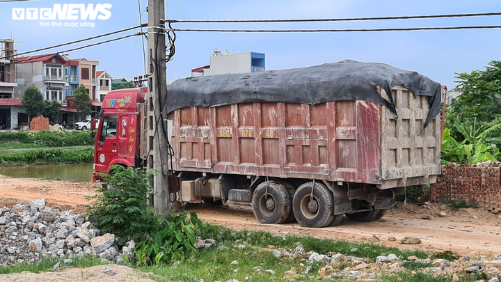 Công ty ở Bắc Ninh ngang nhiên múc trộm đất sét, chính quyền xử lý ra sao? - 2