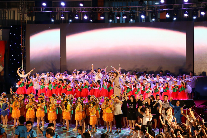 Ảnh: Trẻ tiểu học đón bình minh ở trường sau đại nhạc hội cuối năm học - 5