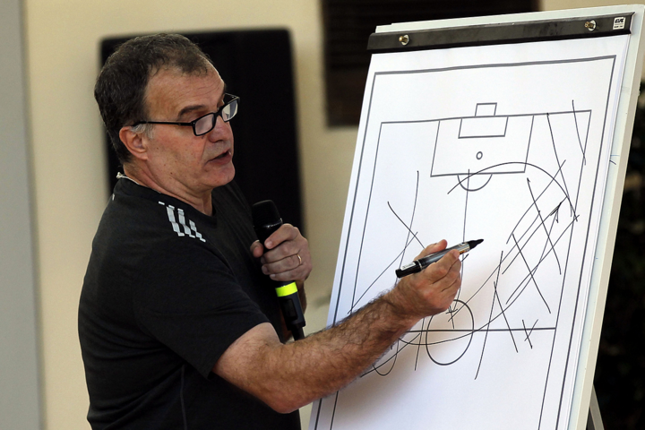 Marcelo Bielsa: 'Gã điên' trong giới HLV - 2