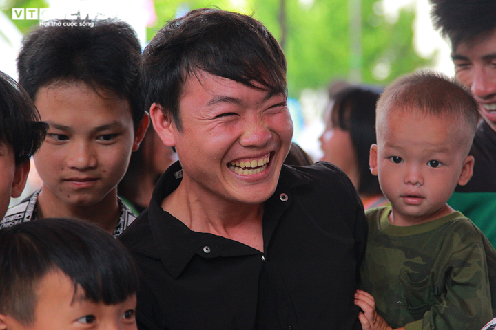 Ảnh: Trẻ em vùng cao Sơn La tham gia trò chơi trong mùa lễ hội - 9