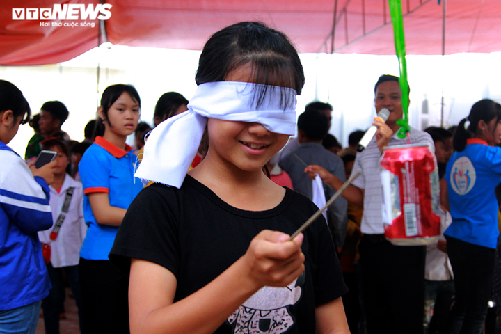 Ảnh: Trẻ em vùng cao Sơn La tham gia trò chơi trong mùa lễ hội - 8