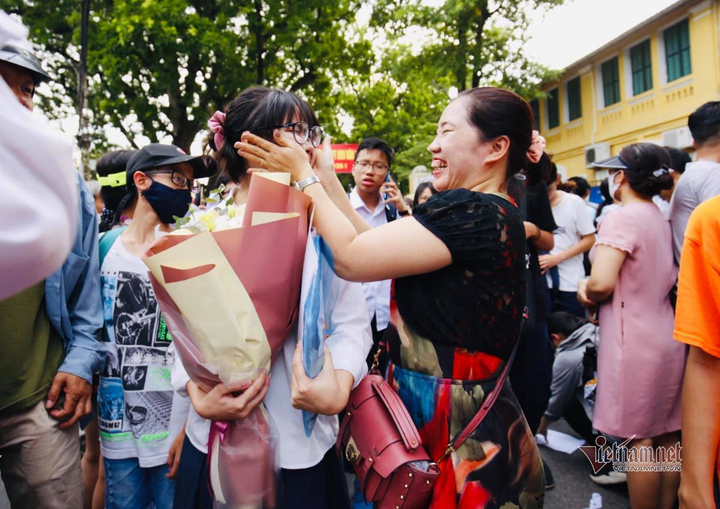 Thi vào lớp 10 chuyên, nữ sinh được bạn thân cổ vũ như 'thần tượng' - 5