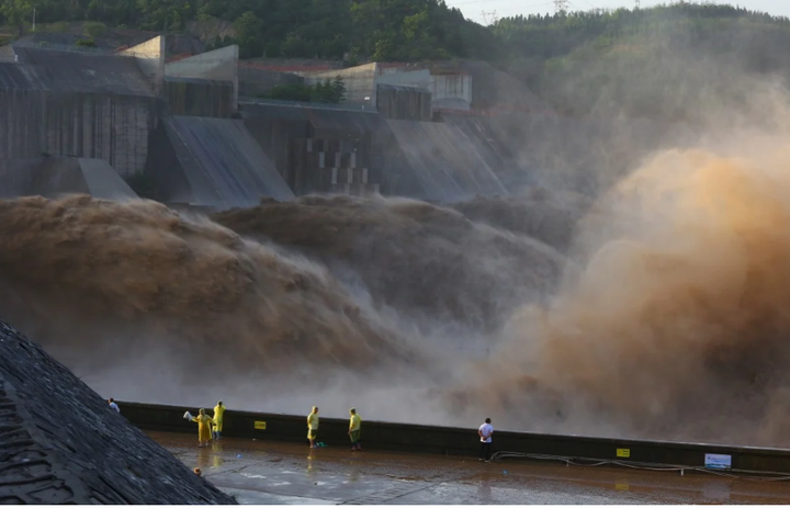 Đập lớn thứ 2 của Trung Quốc xả lũ 19 ngày liên tiếp - 2