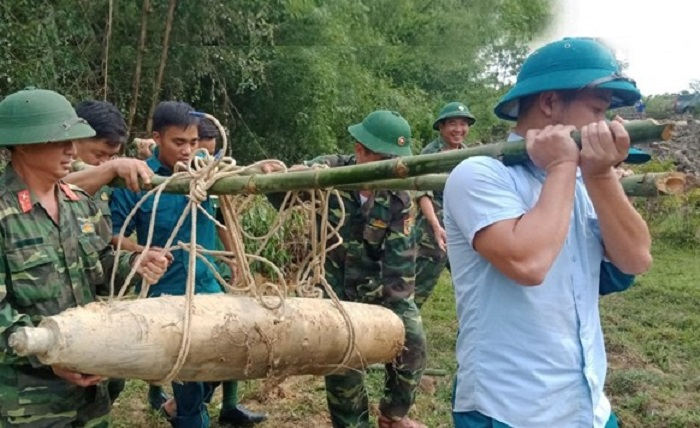 Đào ao trong vườn, nông dân Hà Tĩnh phát hiện quả bom nặng hơn 200kg - 1