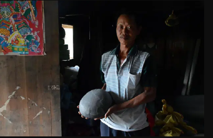 Kỳ quái vách đá 'thai nghén' trứng thần, 30 năm mới 'đẻ' một lần - 2