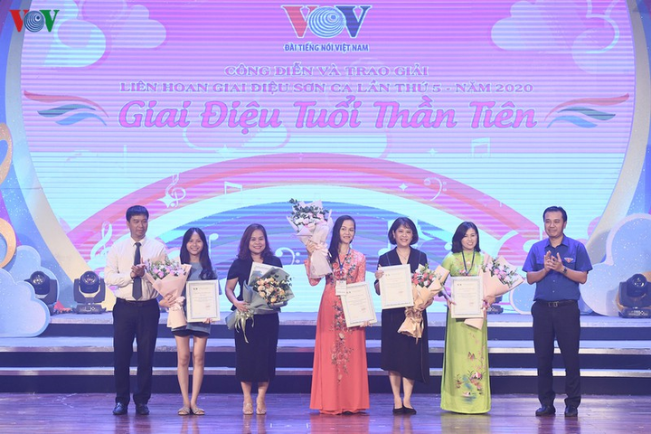 Tưng bừng đêm công diễn và trao giải Liên hoan Giai điệu Sơn ca 2020 - 10