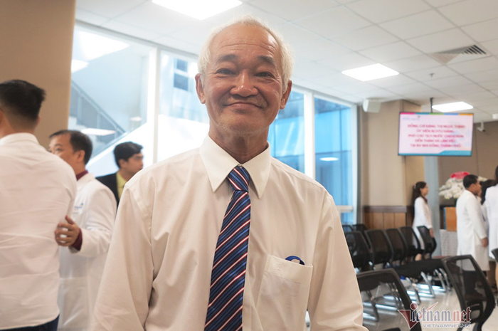 Ánh mắt của hai bé song sinh dính liền giúp bác sĩ vượt qua nỗi lo, quên mệt mỏi - 1