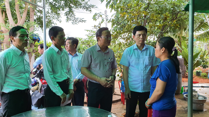 Tai nạn thảm khốc 8 người chết ở Bình Thuận: Người cầm lái xe khách là ai? - 1