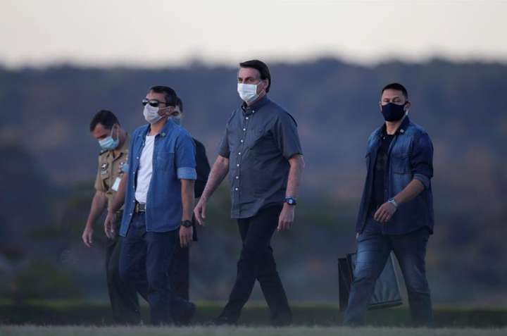 Hàng loạt Bộ trưởng Brazil mắc COVID-19 - 1