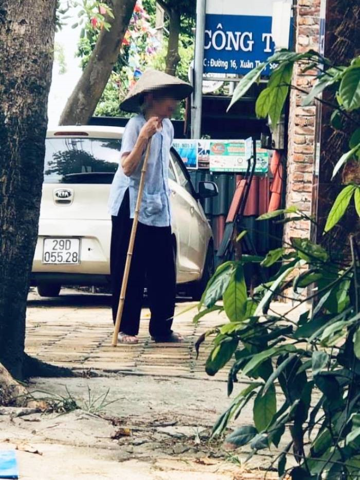 Thực hư cụ bà bị hai con trai đuổi ra đường suốt 3 ngày giữa trời nắng nóng - 1