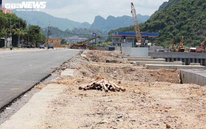 Ô tô lao xuống biển: Uỷ ban ATGTQG chỉ ra hàng loạt vi phạm của đơn vị thi công - 1