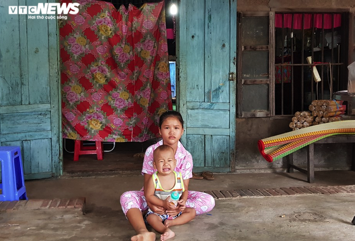 Tai nạn thảm khốc, 8 người chết ở Bình Thuận: Con thơ ngồi khóc ngóng mẹ về - 1