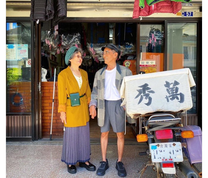 Ông bà chủ tiệm giặt U90 gây sốt mạng với chiêu tìm chủ cho món đồ bỏ quên - 1