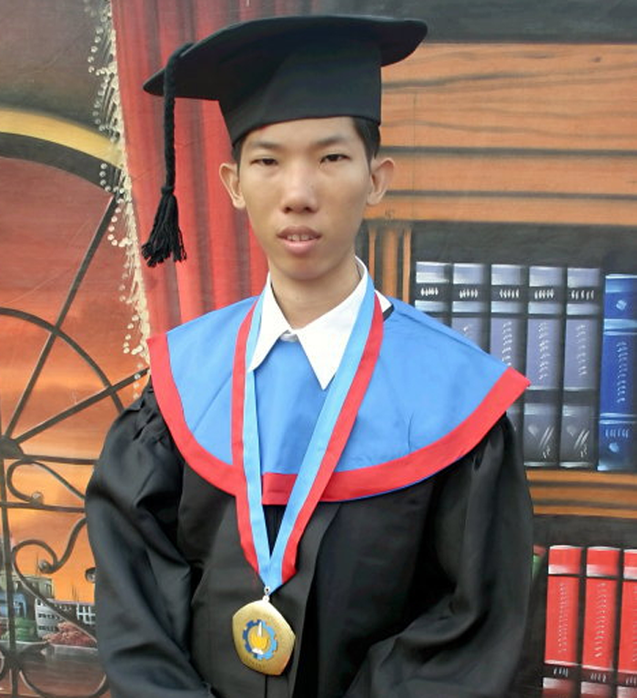 Dành cả thanh xuân để học, người đàn ông có ba bằng thạc sĩ, 11 bằng cử nhân - 1