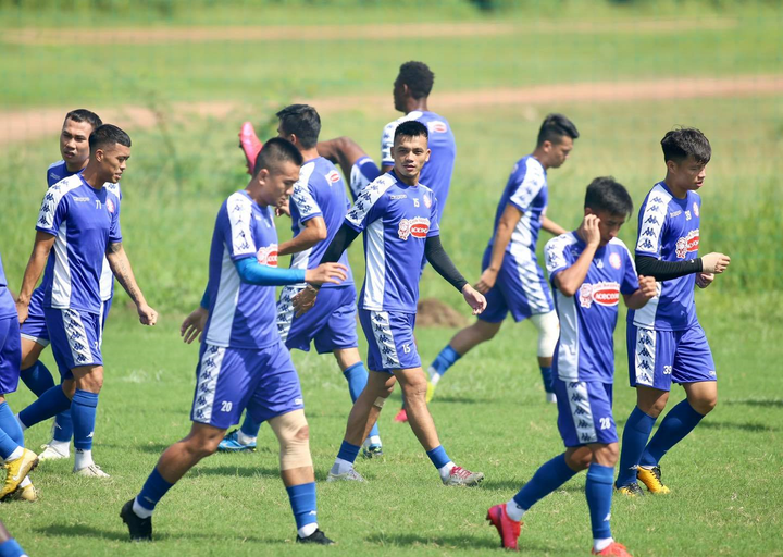 Công Phượng, Bùi Tiến Dũng căng mình tập luyện, quyết đánh bại Hà Nội FC - 5