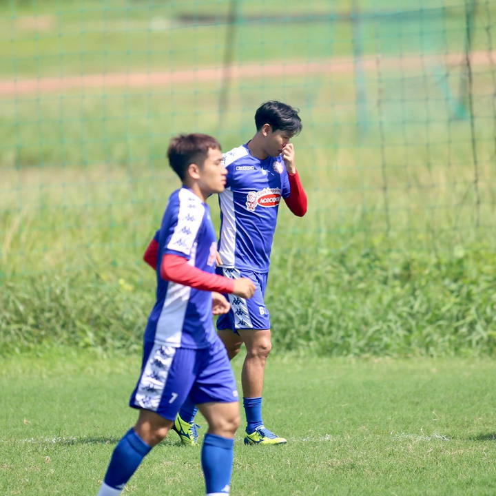 Công Phượng, Bùi Tiến Dũng căng mình tập luyện, quyết đánh bại Hà Nội FC - 6