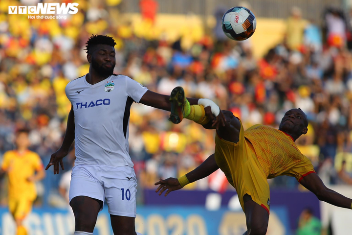 Trực tiếp Thanh Hóa vs HAGL: Hoà không tỷ số - 3