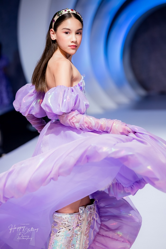 Mẫu nhí lai Tây 10 tuổi lộng lẫy trên sàn catwalk - 8