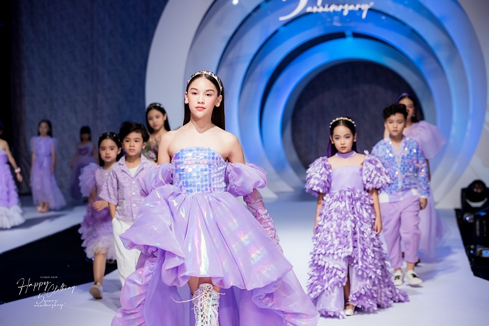 Mẫu nhí lai Tây 10 tuổi lộng lẫy trên sàn catwalk - 7