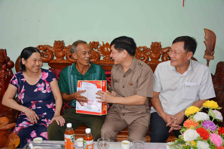 Bí thư Đắk Lắk thăm hỏi, tặng quà mẹ Việt Nam anh hùng 100 tuổi - 2