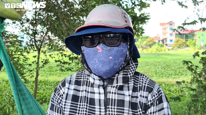 Công nhân liều mạng xé rào chắn, cắt đầu ô tô, băng qua quốc lộ - 12