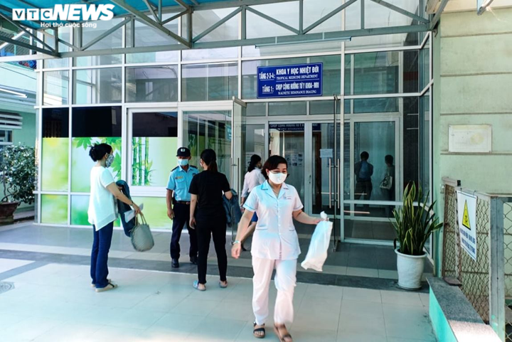 Dấu hiệu sinh tồn của bệnh nhân nghi mắc COVID-19 tiến triển khả quan - 1