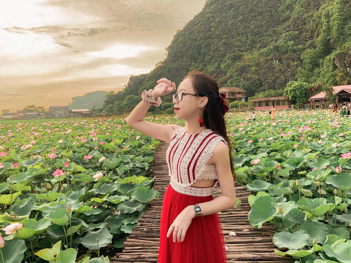 Đầm sen Hang Múa đẹp như tiên cảnh, giới trẻ đua nhau check in 'sống ảo' - 6
