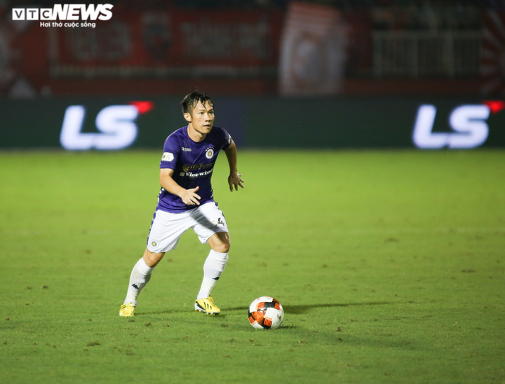 Quang Hải mờ nhạt, tiền đạo Hà Nội FC nửa khóc nửa cười khi bị chối bàn thắng - 8