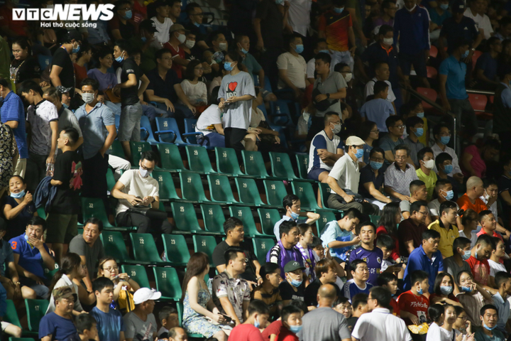 Quang Hải mờ nhạt, tiền đạo Hà Nội FC nửa khóc nửa cười khi bị chối bàn thắng - 17