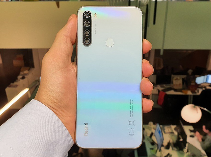 Điểm mặt 6 điện thoại thông minh, sang trọng nhưng giá cả bình dân - 1