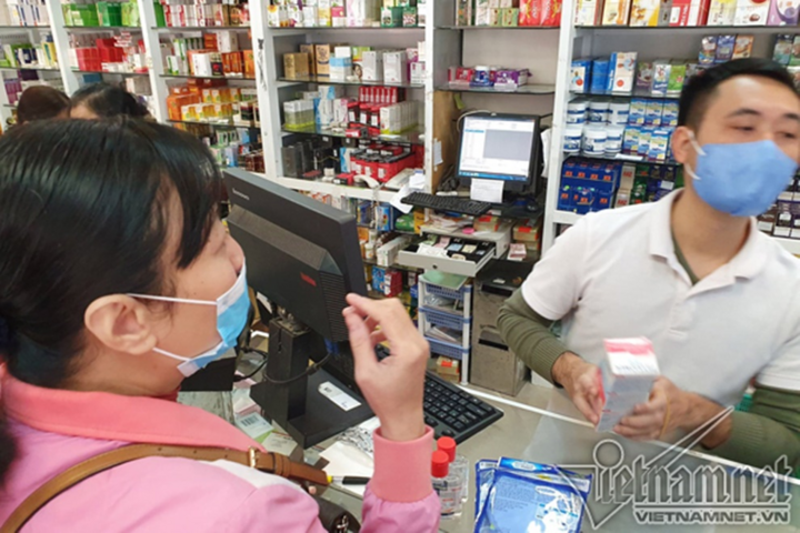 Từ hôm nay 26/7, người mua thuốc hạ sốt phải để lại thông tin cá nhân - 1