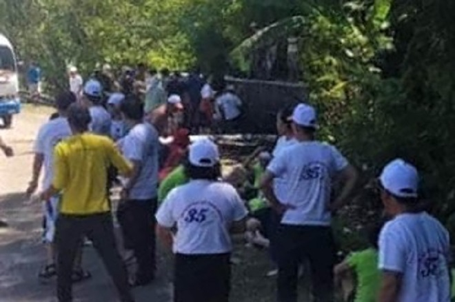 Hiện trường xe chở cựu học sinh du lịch Phong Nha - Kẻ Bàng bị lật, 9 người chết - 4