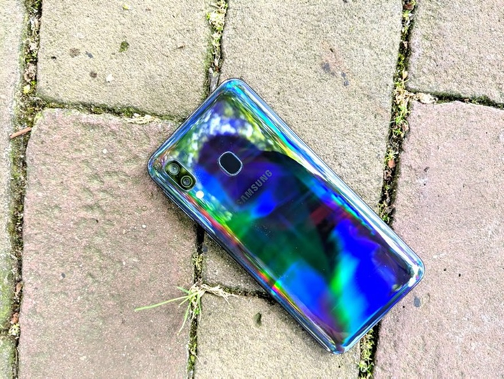 Điểm mặt 6 điện thoại thông minh, sang trọng nhưng giá cả bình dân - 3