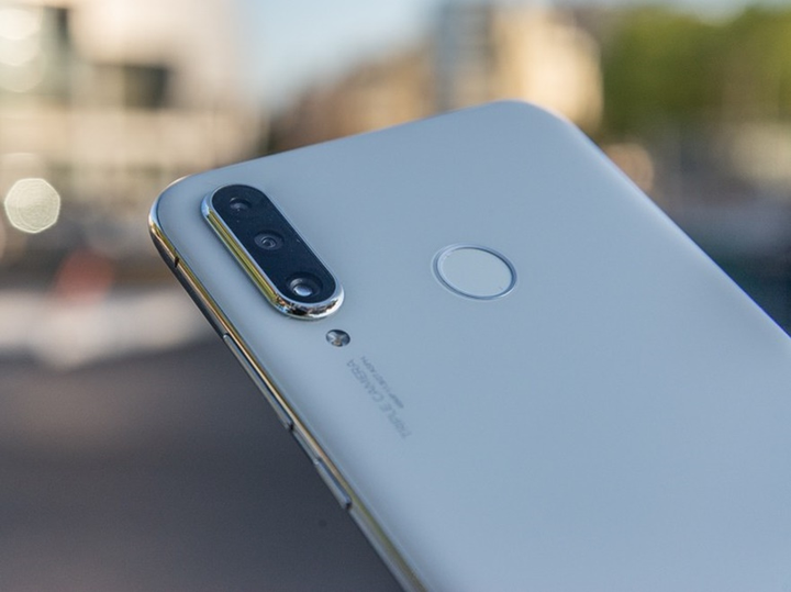 Điểm mặt 6 điện thoại thông minh, sang trọng nhưng giá cả bình dân - 4