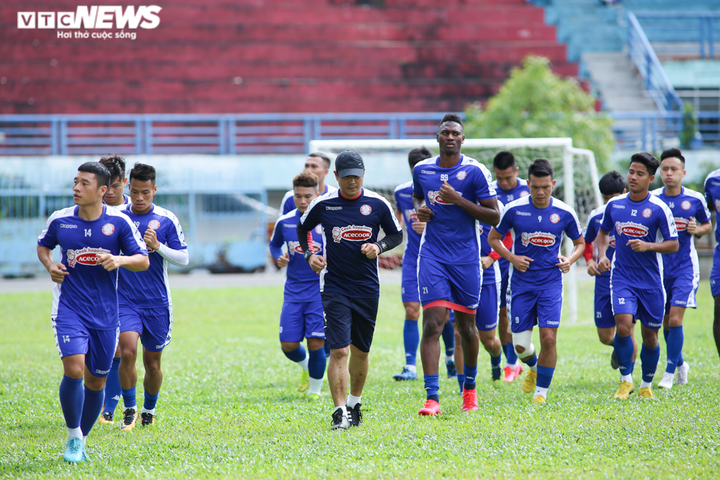 Toàn bộ ban huấn luyện Hàn Quốc vắng mặt trong buổi tập của CLB TP.HCM - 4