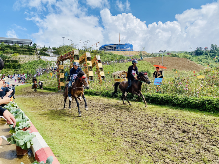 Mua vé cáp treo Fansipan được tặng buffet trưa hấp dẫn - 4