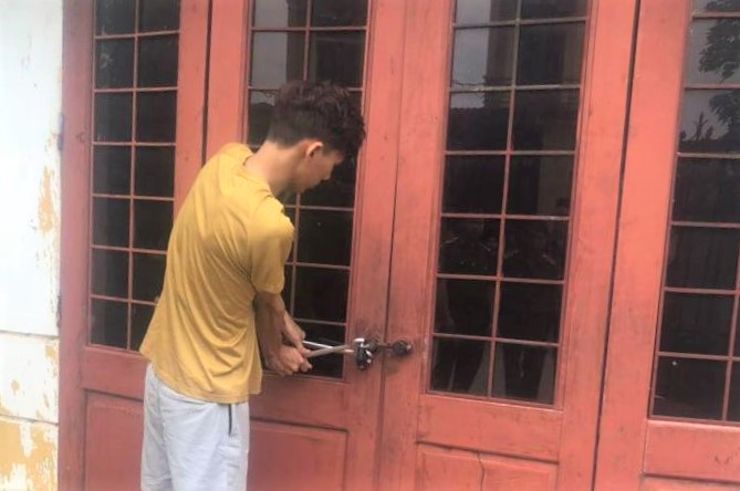 Bắt kẻ chuyên đột nhập cơ quan Nhà nước trộm 300 triệu đồng - 1