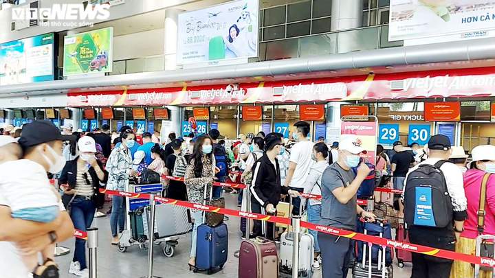 Còn 80.000 người ‘mắc kẹt’, Đà Nẵng công khai số điện thoại hỗ trợ du khách - 1