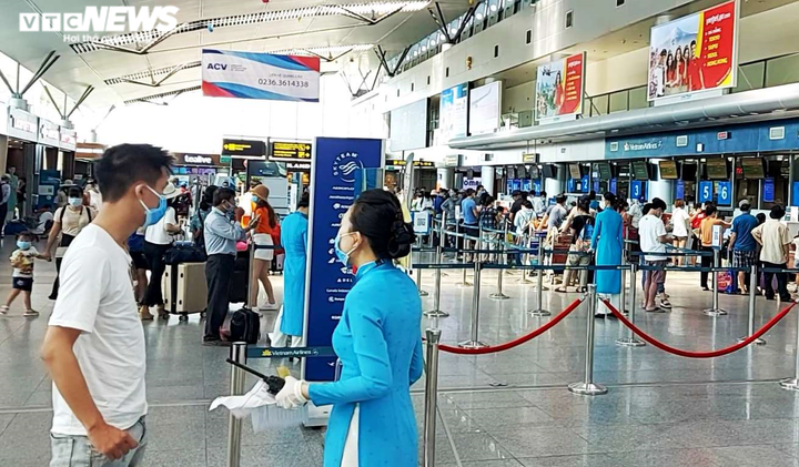 Còn 80.000 người ‘mắc kẹt’, Đà Nẵng công khai số điện thoại hỗ trợ du khách - 2