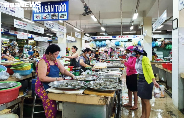 Người Đà Nẵng trước giờ giãn cách xã hội theo Chỉ thị 16 - 4