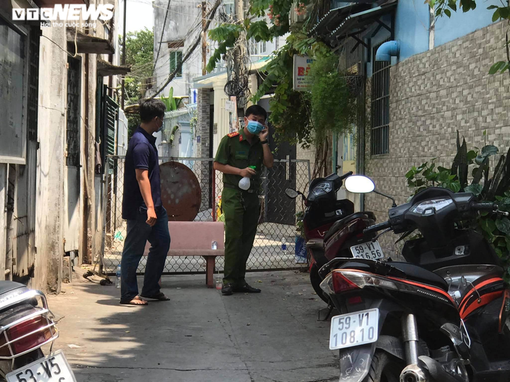 TP.HCM cách ly hai người từng tiếp xúc với bệnh nhân mắc COVID-19 - 1