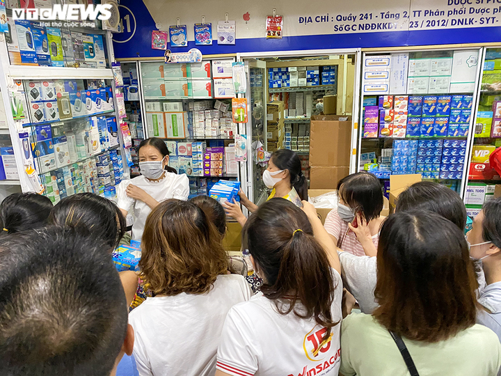 Khẩu trang lại khan hàng, tăng giá, dân buôn muốn mua nhiều cũng không có - 6