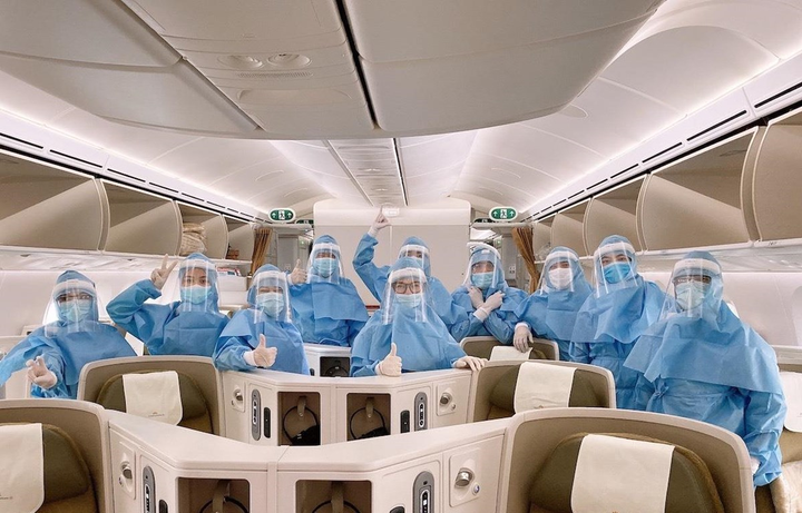 Điều đặc biệt về tổ bay đón 129 người Việt mắc COVID-19 từ Guinea Xích Đạo - 1