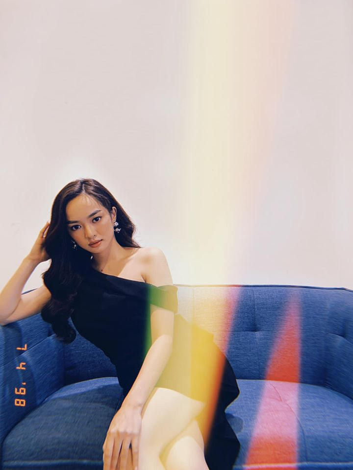 Kaity Nguyễn - sao Việt đầu tiên tự cách ly sau khi tới Đà Nẵng - 1