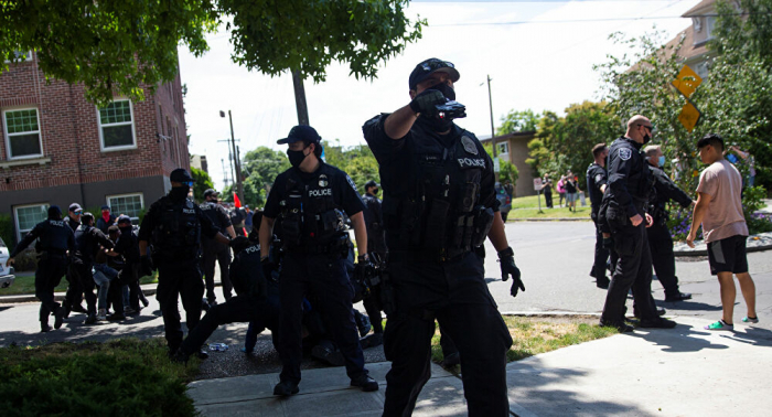 Bạo động ở Seattle: Gần 60 cảnh sát bị thương, 47 người bị bắt - 1